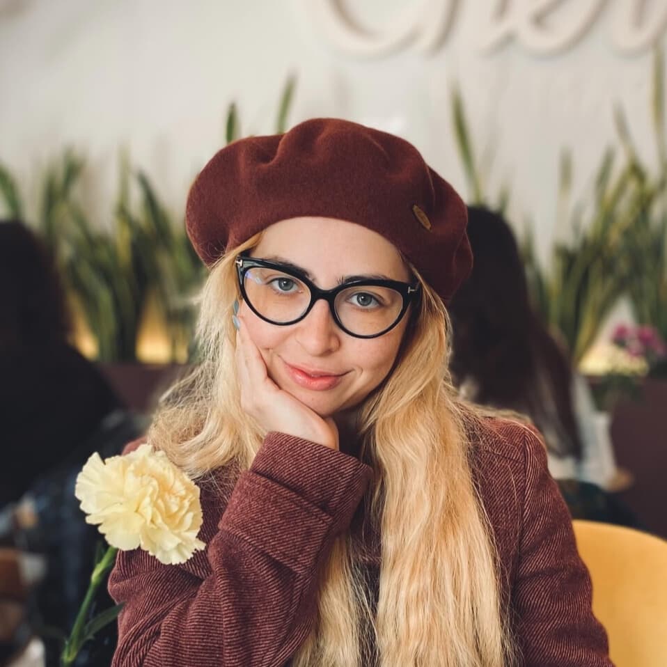 Доволна читателка 2